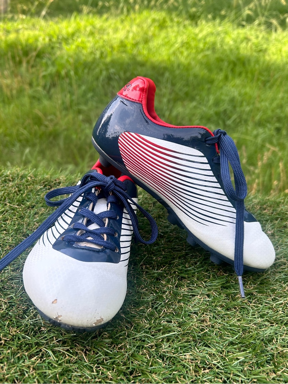 Brava Soccer Cleats White w Blue & Red Stripes Boys 12